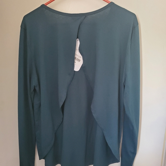 Top - Picture 2 of 4